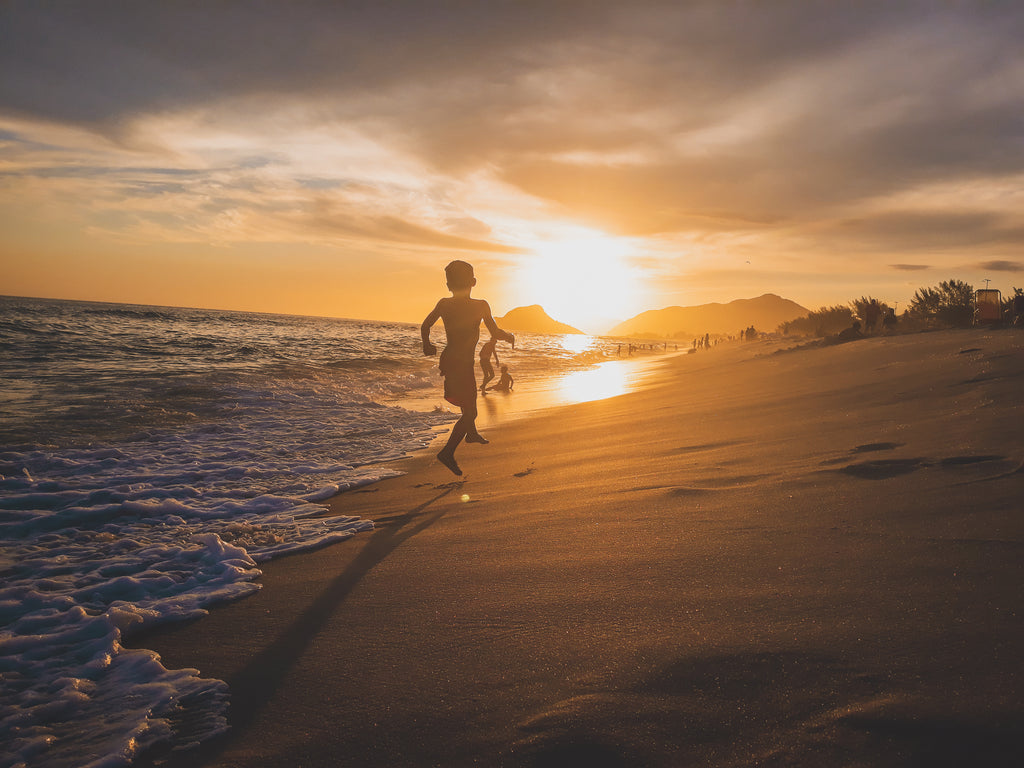 clean nature, clean beach, happiness, harm to the environment, plastic, disposable glasses, unbreakable stemless wine glasses, harmful plastic cups, helps the environment.jpg