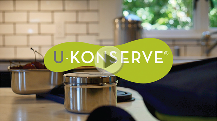 U Konserve Containers on a wooden table
