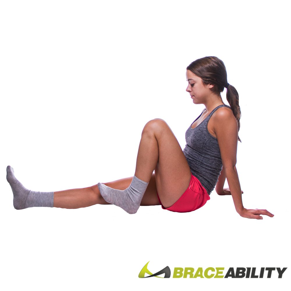 leg flexes stretch to reduce kneecap pain and knee inflamation