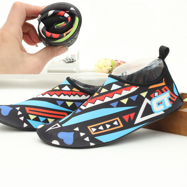 Fashion Children graffiti warm slippers house shoes barefoot boys girls diving non-slip swim shoes Gym sports Parent-child shoes