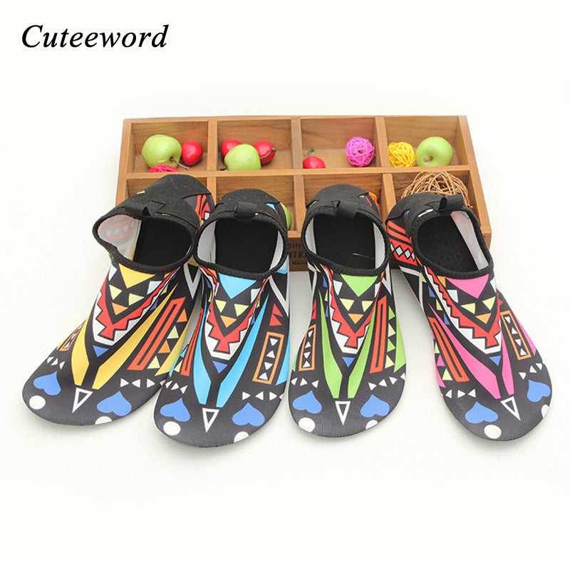 Fashion Children graffiti warm slippers house shoes barefoot boys girls diving non-slip swim shoes Gym sports Parent-child shoes