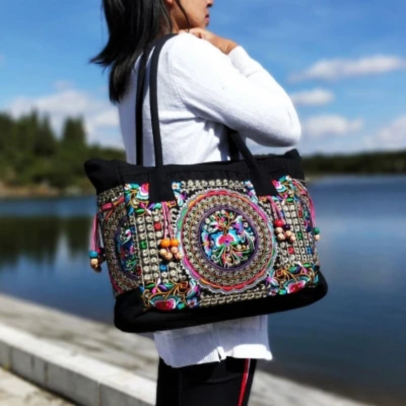 Women's Floral Embroidered Canvas Versatile Casual Tote