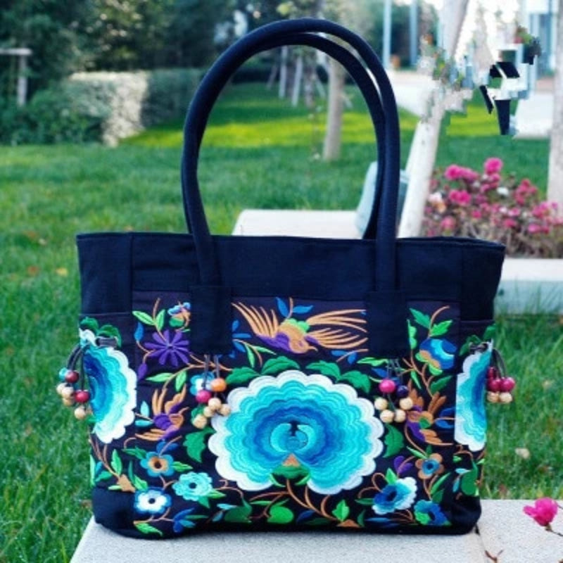 Women's Floral Embroidered Canvas Versatile Casual Tote