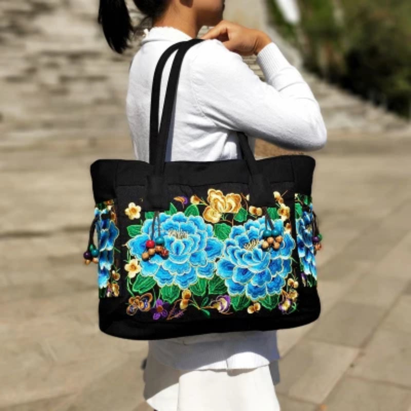 Women's Floral Embroidered Canvas Versatile Casual Tote