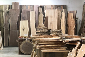 What are Live Edge Slabs?
