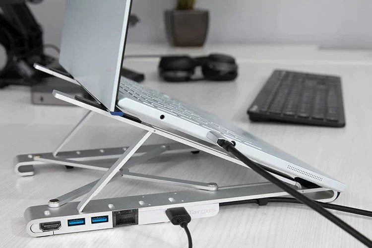 Targus’ portable laptop stand with an integrated dock