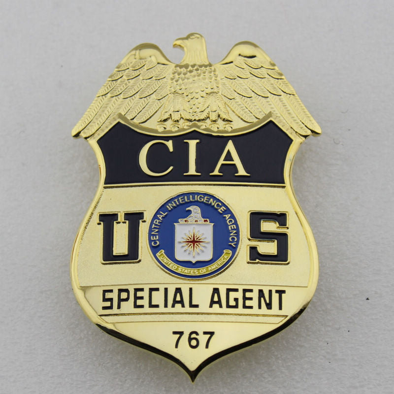 Tds badges. Значок реплики. Holding CIA badge.