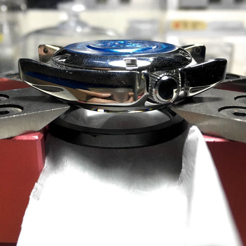 時計ケースフレームからの SKX013 ビッグバンベゼルの取り外し - Lucius Atelier による SEIKO ベゼルとベゼルインサートの修正方法に関するチュートリアル