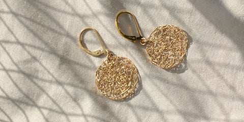 Fí woven gold drop earrings