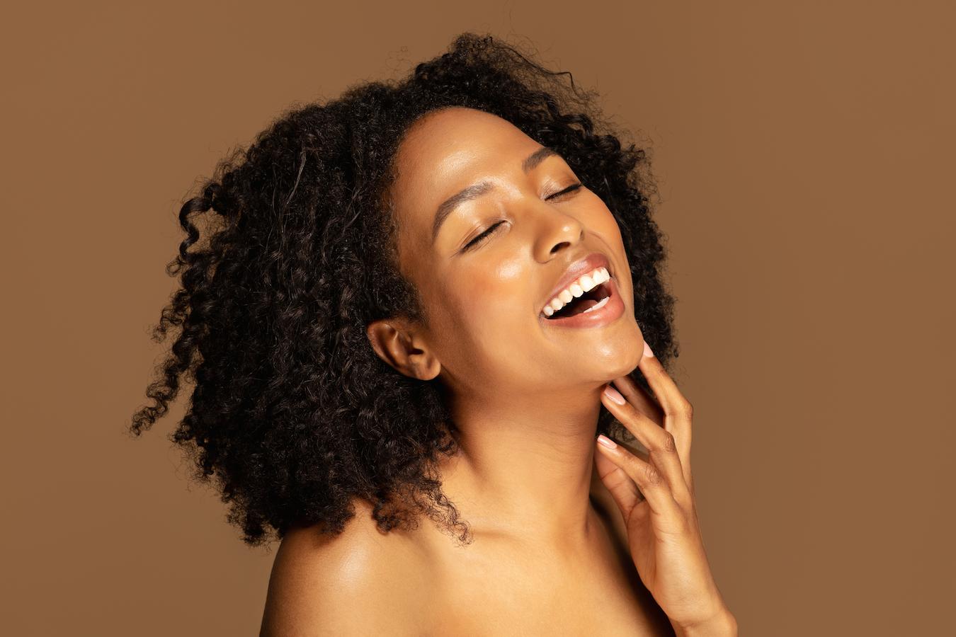 a dark skinned girl laughing boiling water brain cells cold symptoms cinnamon tea may antibacterial properties saigon cinnamon bark cancer cells immune system ceylon cinnamon
