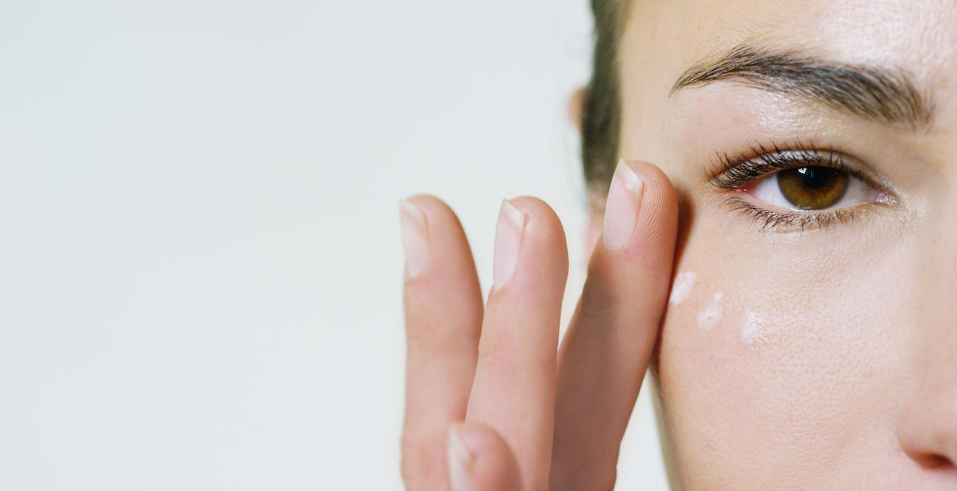 Customer reviews suggest this eye cream does what it says and compliment customer service