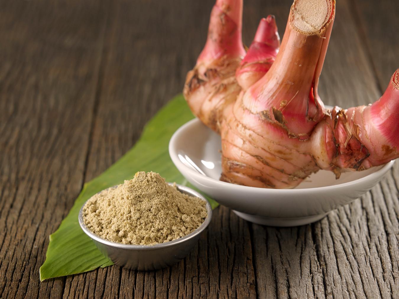 galangal powdered form and whole roots fresh ginger called Chinese ginger family peppery bite sand ginger siamese ginger find fresh galangal powder lesser galangal closely related sliced flavor roots sliced common usage