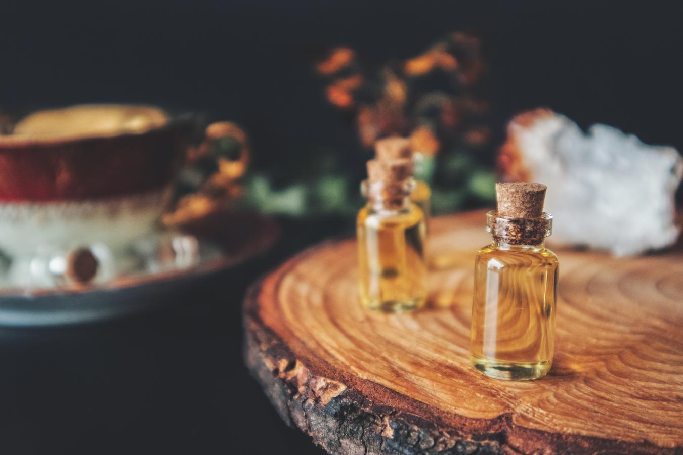 Mother's signature scent aphrodisiac properties favourite perfume helps enhance essential oils body odour therapeutic effects therapeutic effect main benefits of wearing a perfume enhances mood