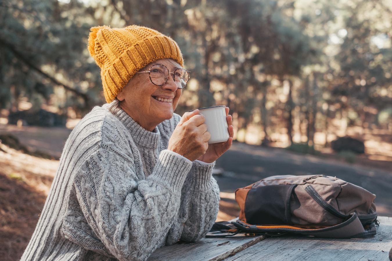 old lady drinking a hot beverage outside boiling point iced tea other teas adding green tea powder adding sugar pan fired tap water weight loss