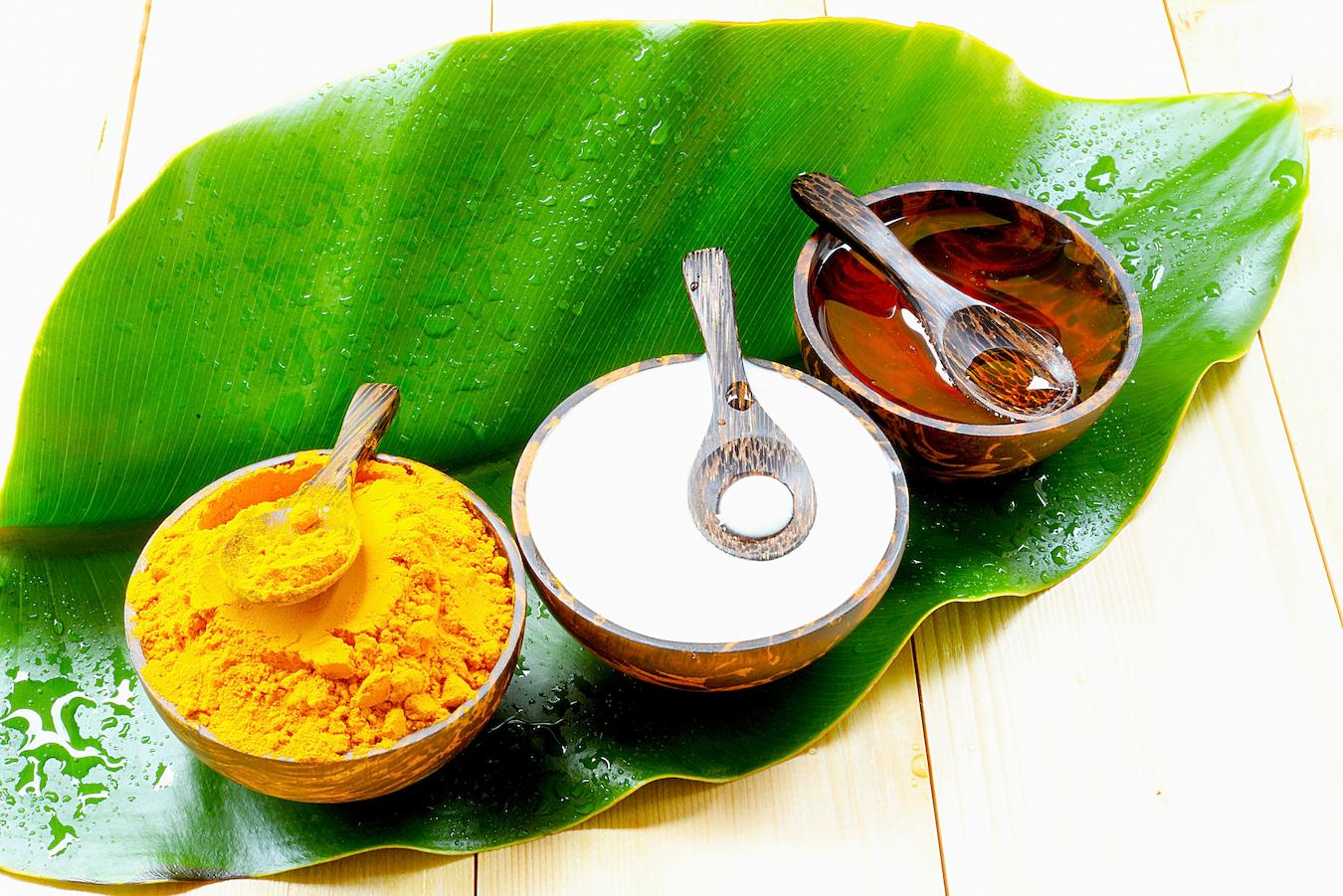 Use turmeric powder turmeric oil essential oils for skin treatment rinse with warm water