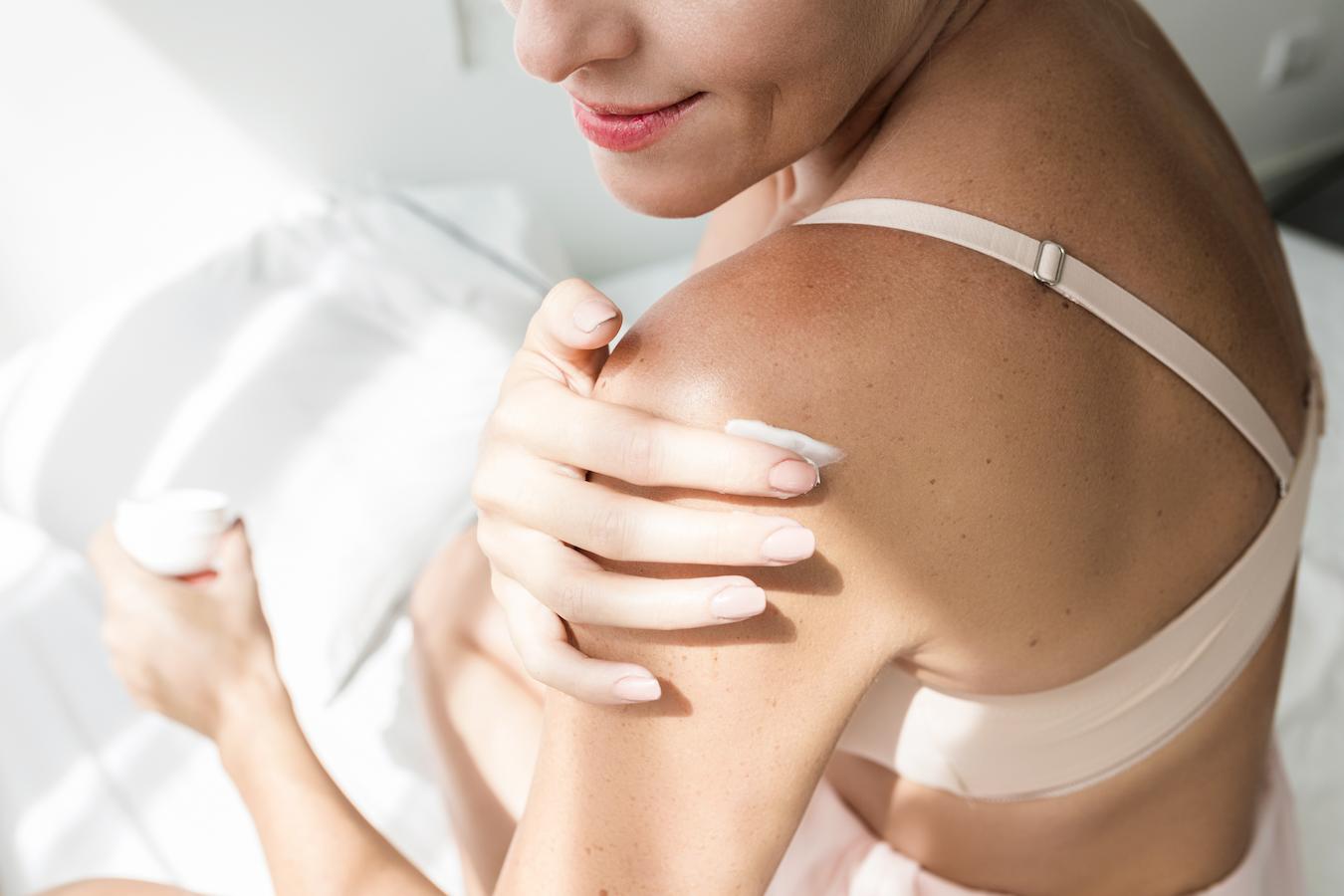 woman applying lotion in bed sedative effect physical exam healthcare provider weight loss anti itch cream baking soda healthcare provider sedative effect