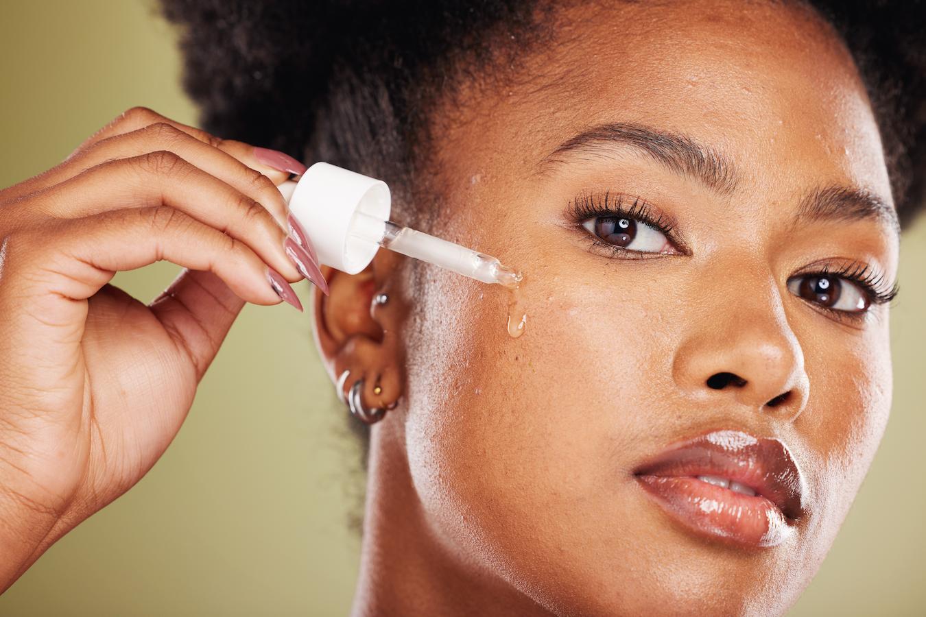 woman applying oil to her face vitamin e making macadamia oil for skin cells turnover sensitive skin types acne prone skin types vitamin e oily skin types conventional cream anti inflammatory properties hyaluronic acid hyaluronic acid comedogenic scale comedogenic rating comedogenic rating