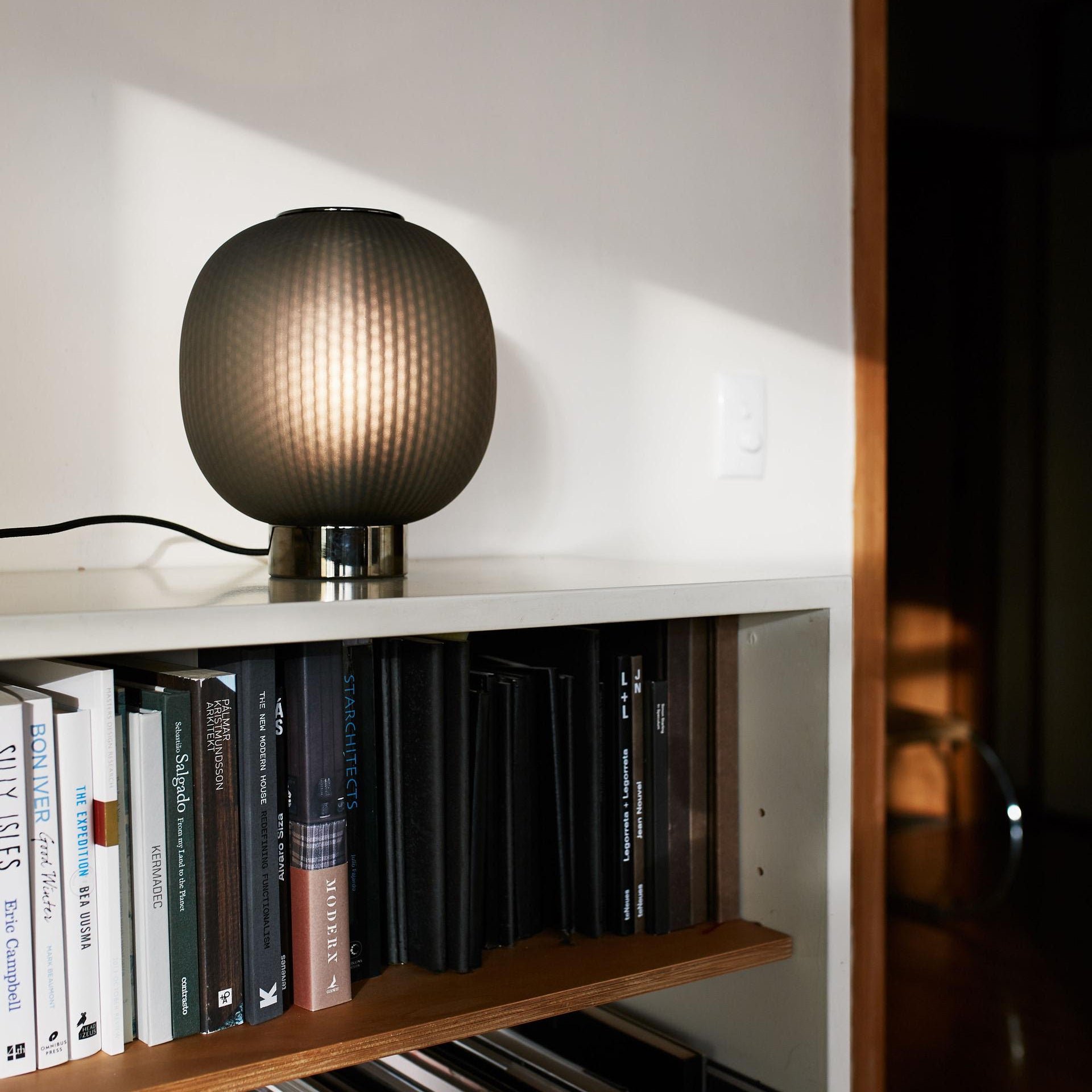 resident bloom table lamp