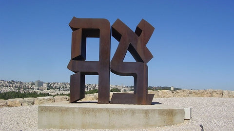 love statue in israel