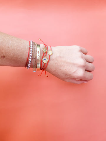 red string bracelet
