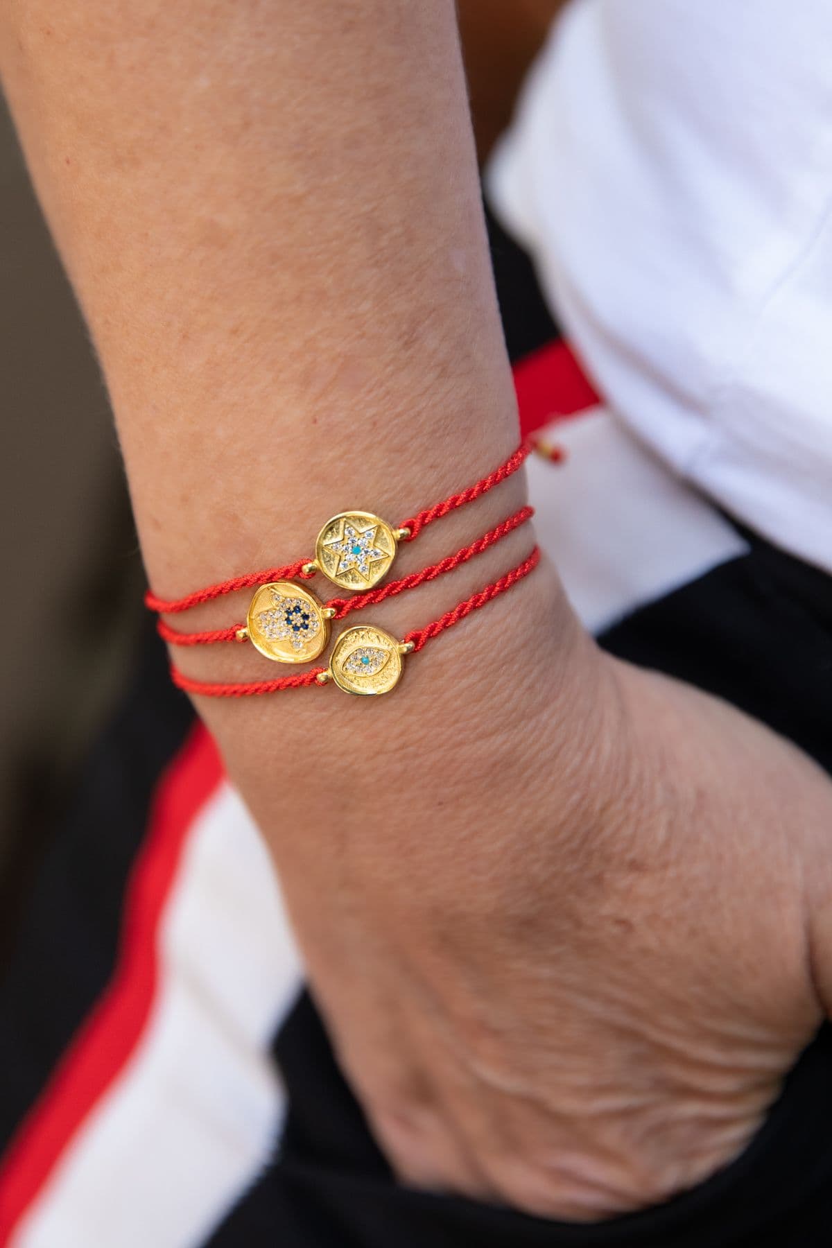 Red String Bracelet Meaning : The Significance Of Wearing Red String  Bracelet In Judaism