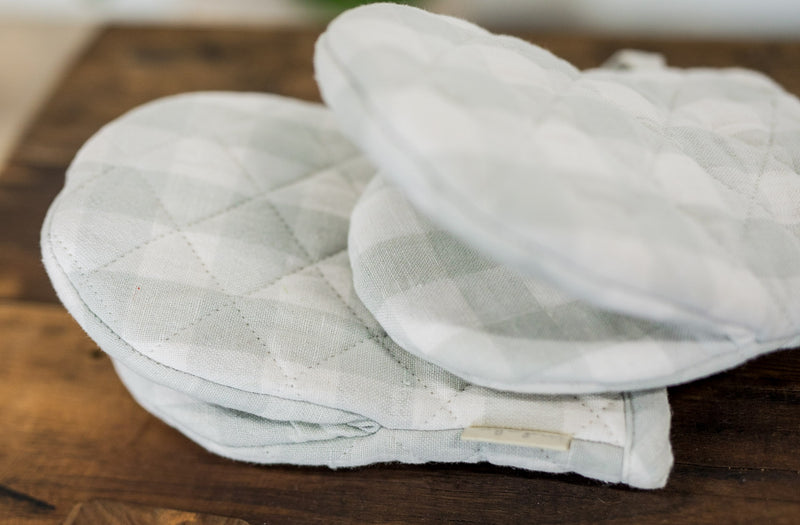 French Linen Oven Mitt, White Stripe — etúHOME