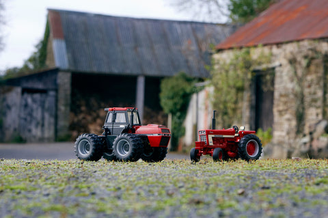 Britains Toys International Harvester Farmall 1066 and Case International 4894