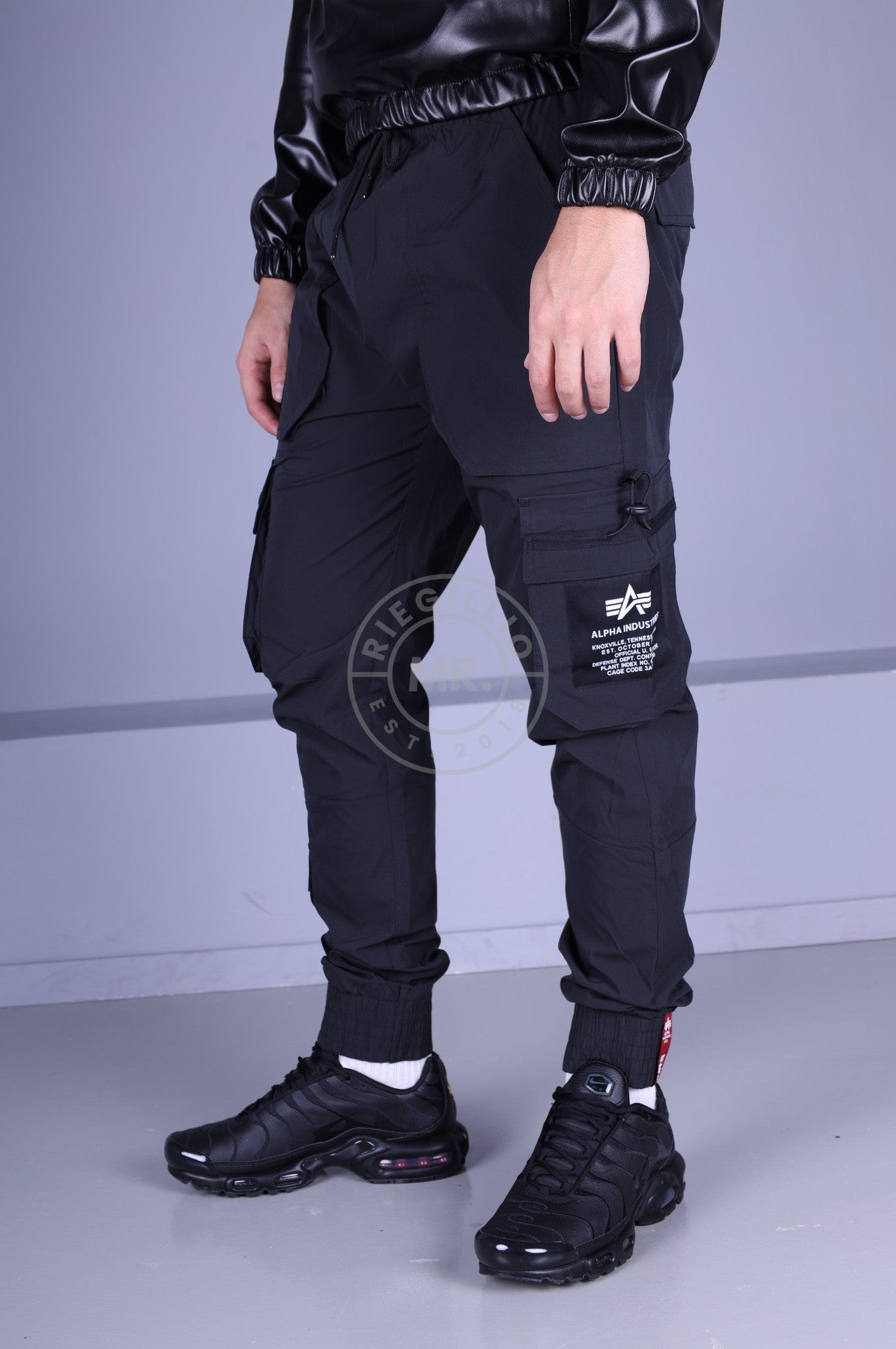 Alpha Industries TWILL JOGGER - Cargo trousers - black 