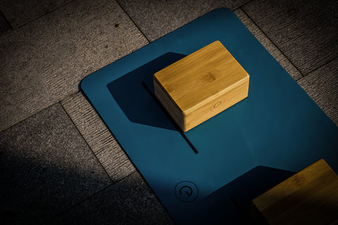 Bamboo Handstand Blocks with Blue Handstand Mat by Erthe Life