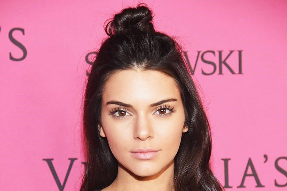 20 Cute and Easy Hairstyles for Greasy Hair That Hide Oily Roots