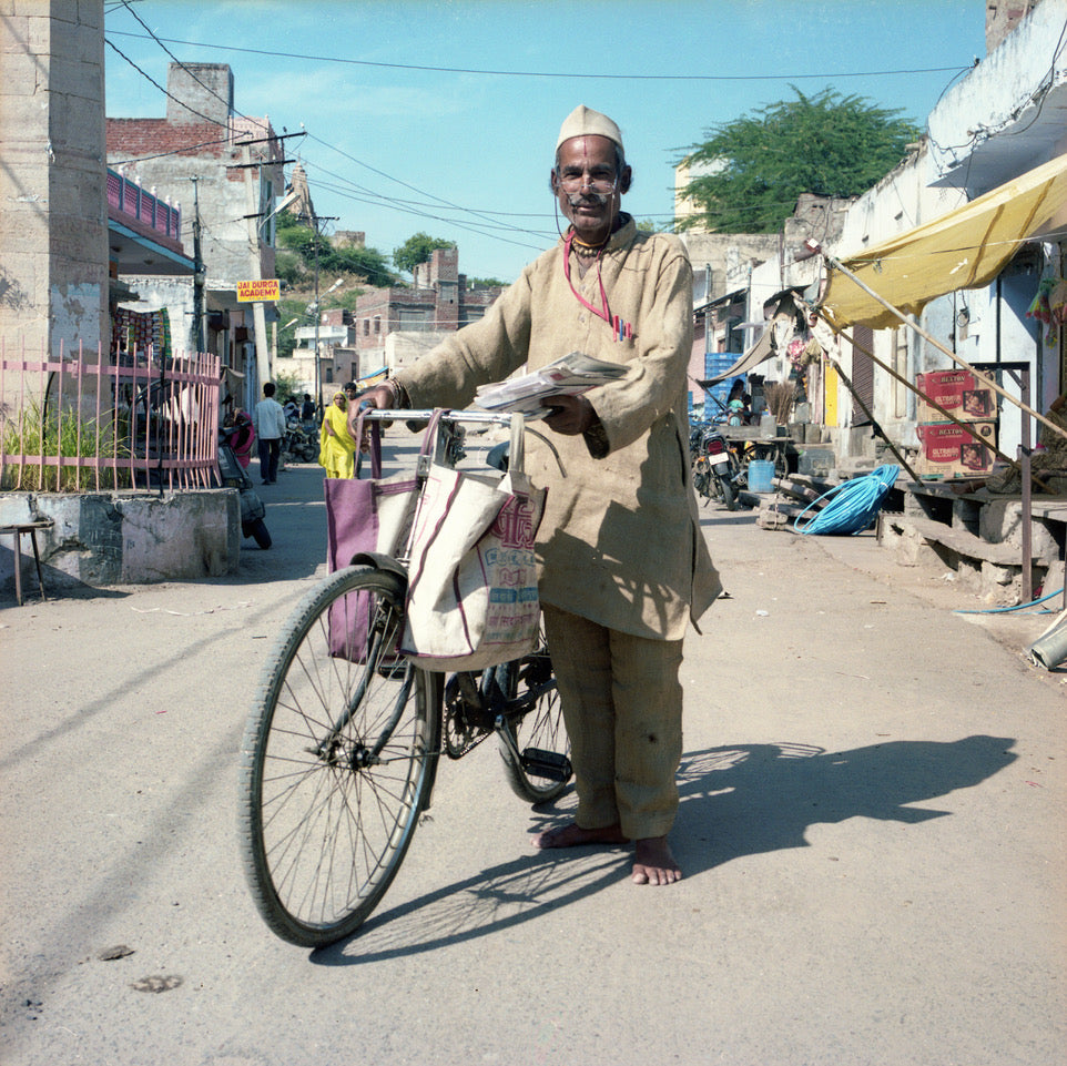 Portrait of a man riding his bike. Photo by Jonas Spinoy.