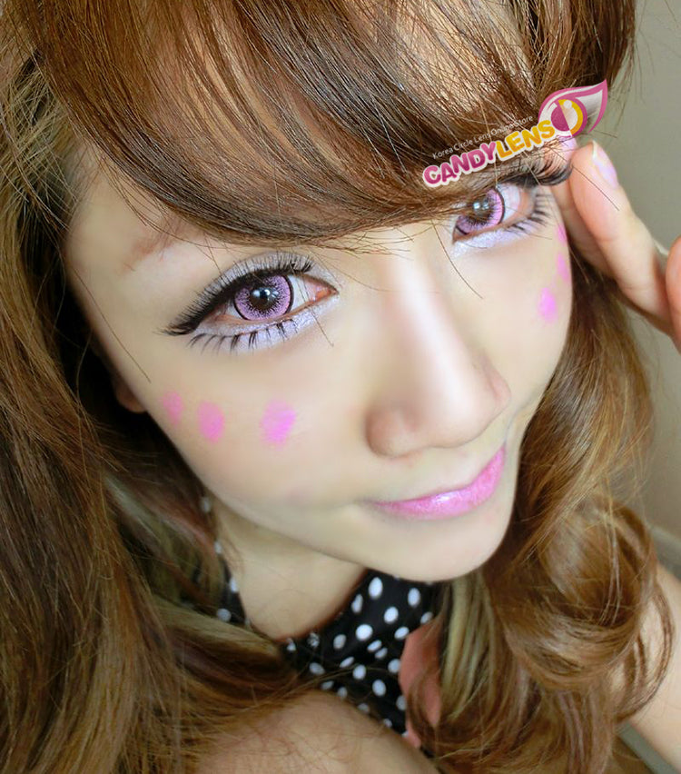 close-up of the EOS New Adult Pink Circle Lens. The pink circle design is visible on the lens, with the edges of the lens blending into the model's natural eye color.