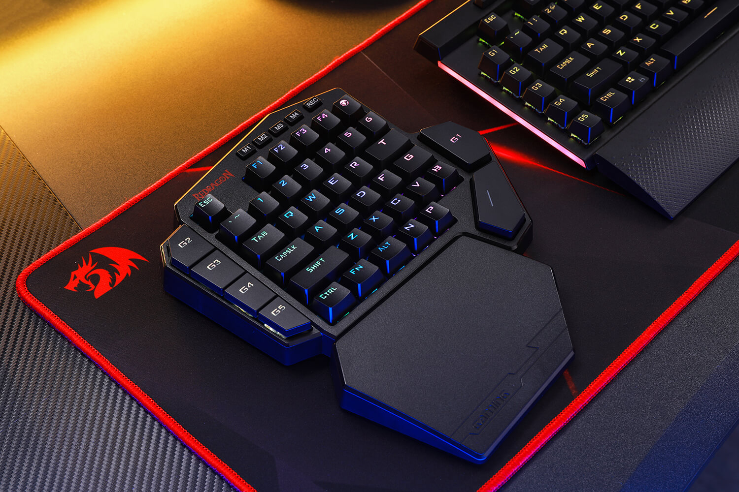 2.4Ghz RGB 40% Gaming Keypad with 7 Onboard Macro Keys