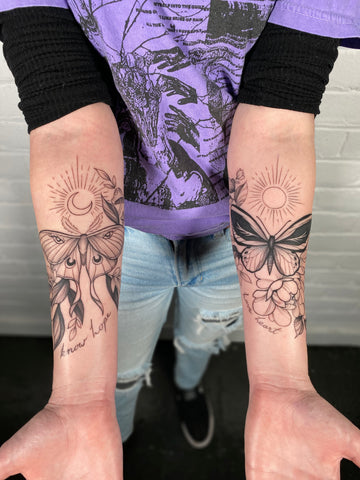 Bold & fineline blackwork floral tattoo. Designed and created by Lu Loram-Martin, Toronto, Canada.