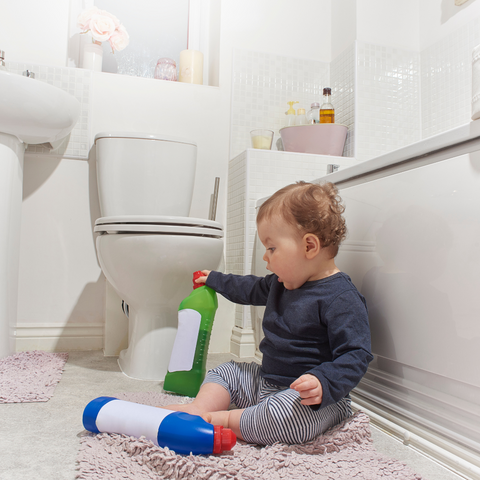 niño en el baño