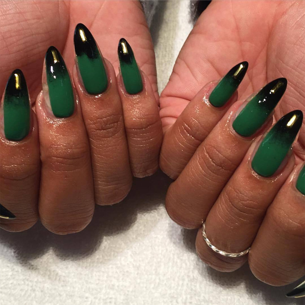 35 Dark Green Nail Ideas for Fall and Winter Manicures