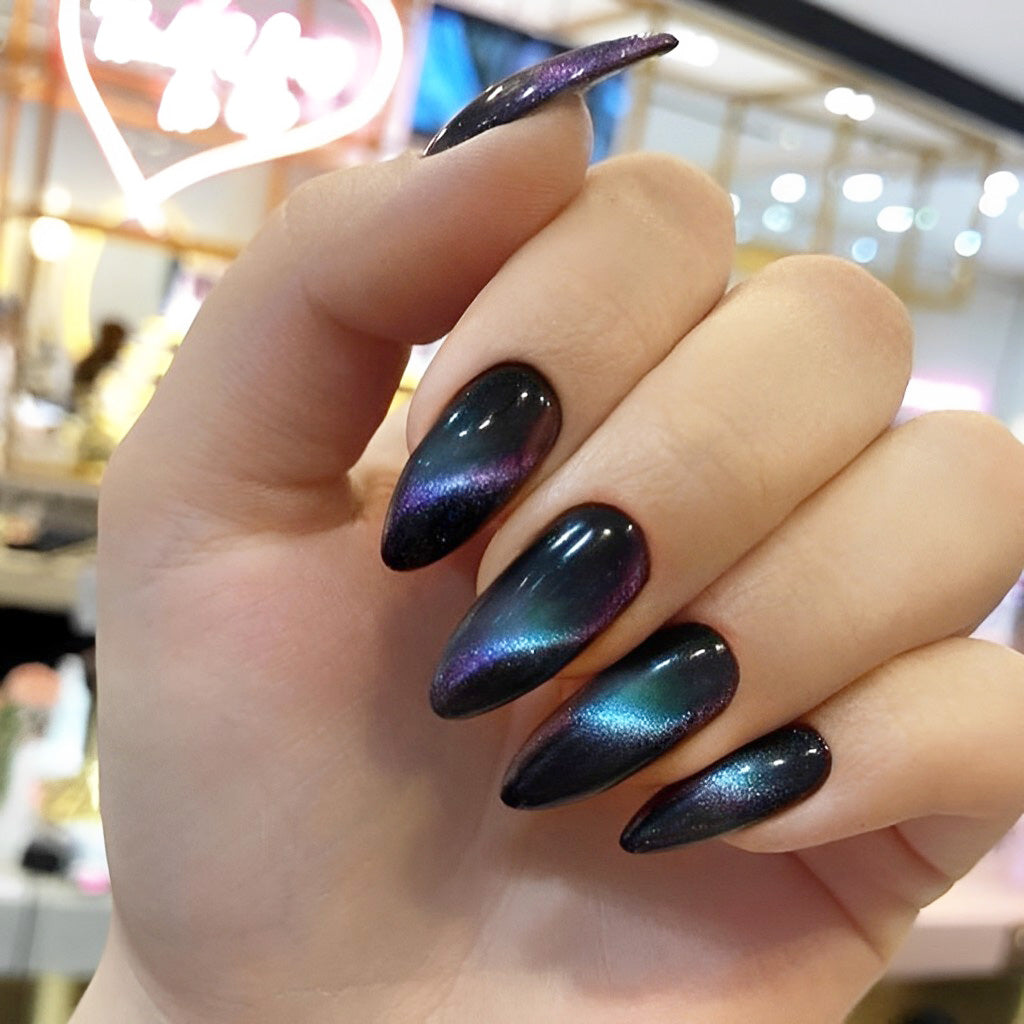 Classic Cat’s Eye Nails