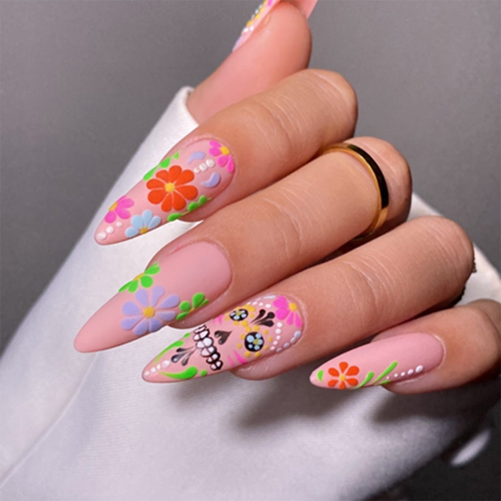 Retro Nail Art Based on 1970s Style