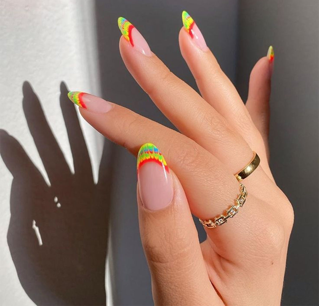 Retro Nail Art Based on 1970s Style