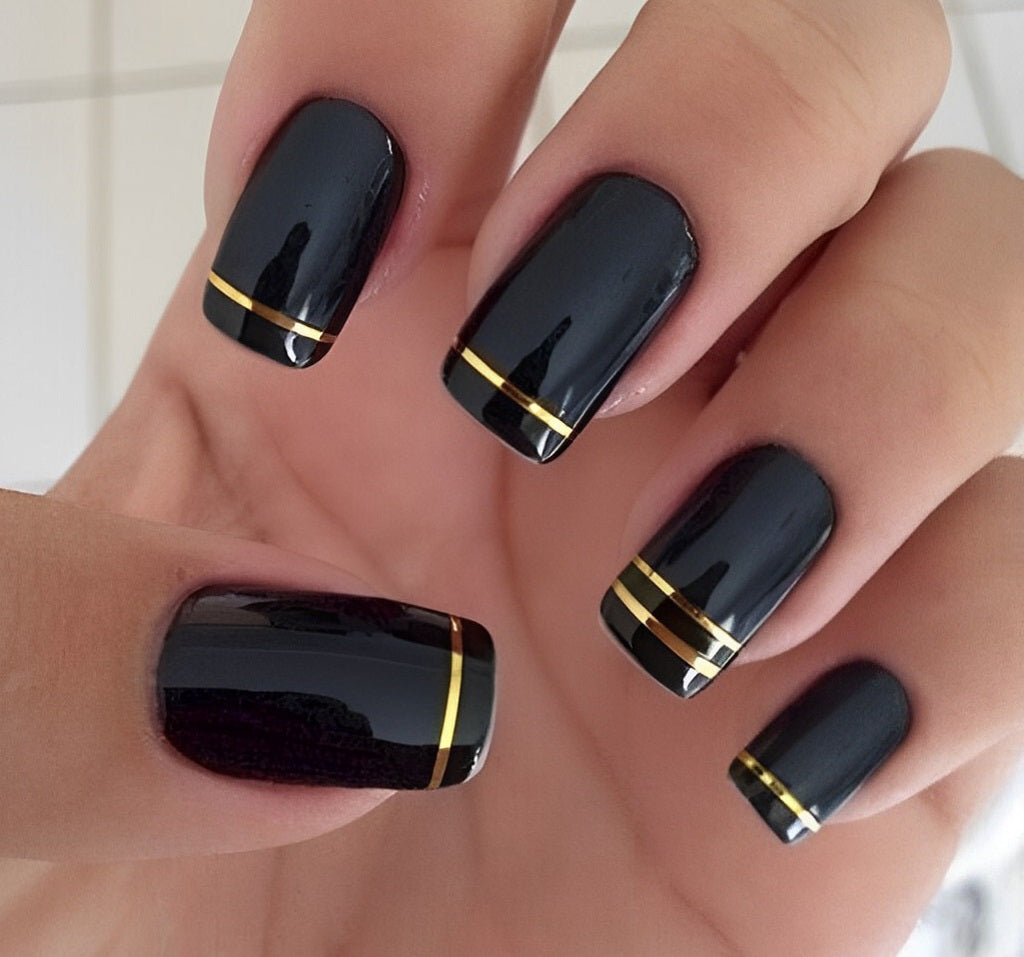 Stunning Black and Gold Stripes on Square Nails