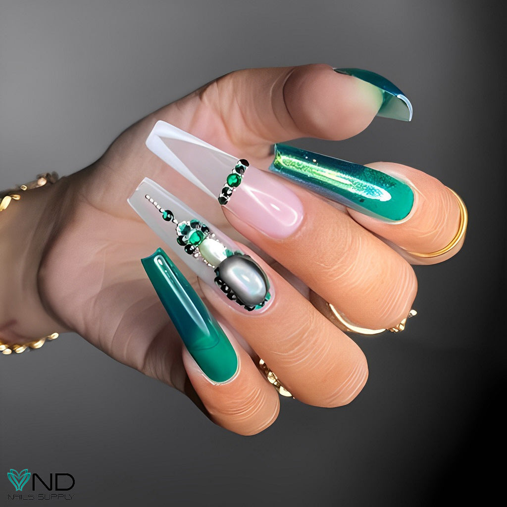 Emerald Green and Gold Nails | Green acrylic nails, Gold acrylic nails,  Nails