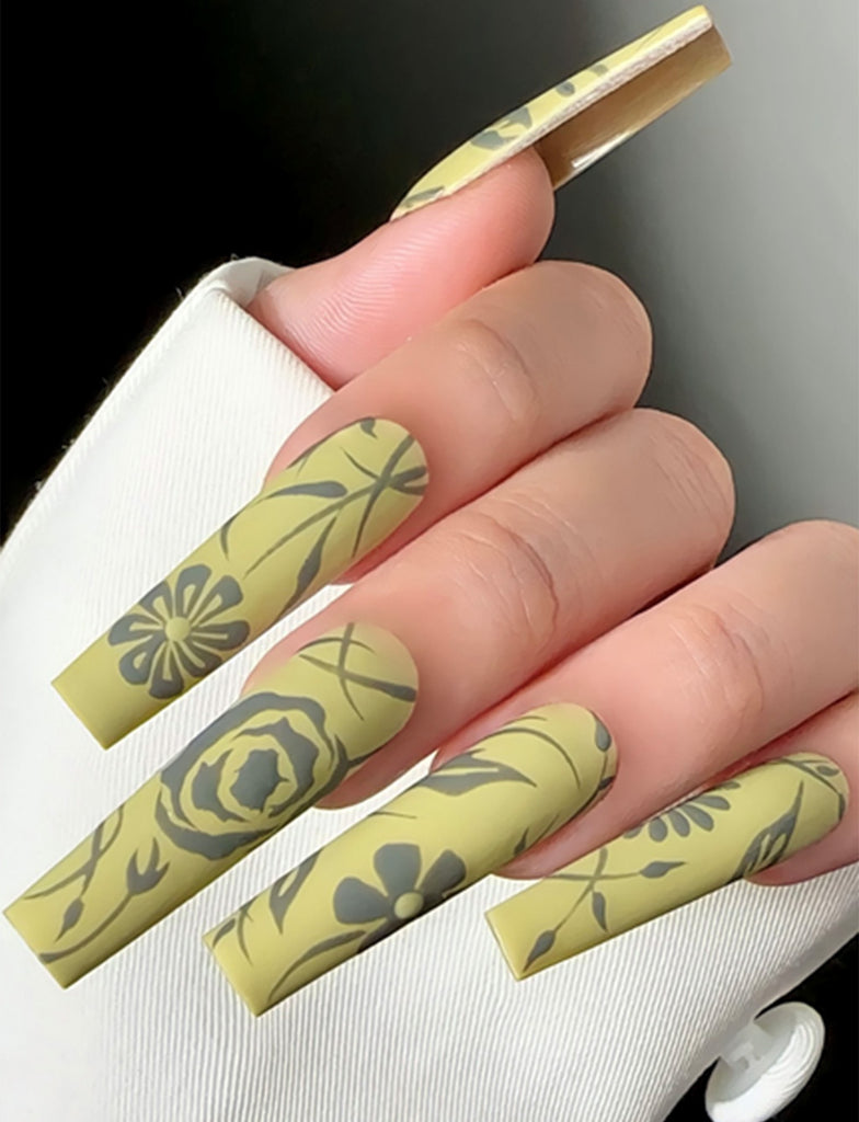 Retro Nail Art Based on 1970s Style