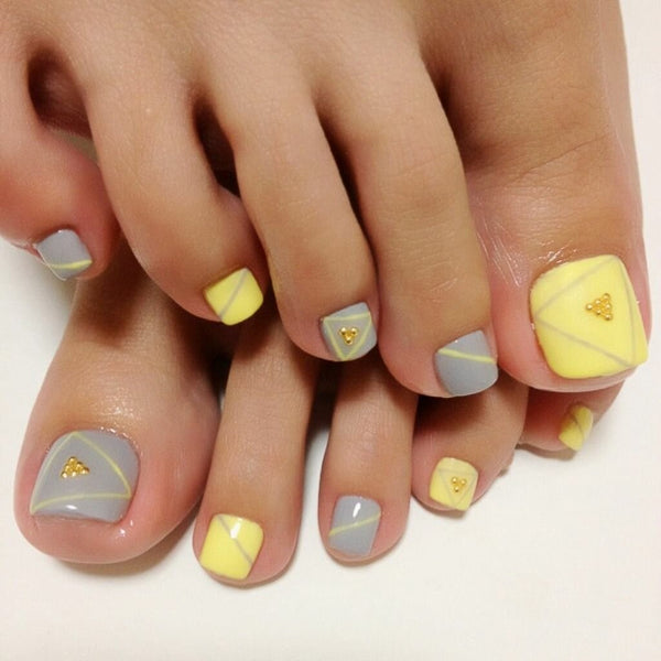 Splash of Milk” Pedicures Will Be Everywhere This Winter | Pink toe nails, Toe  nail color, Pedicure colors