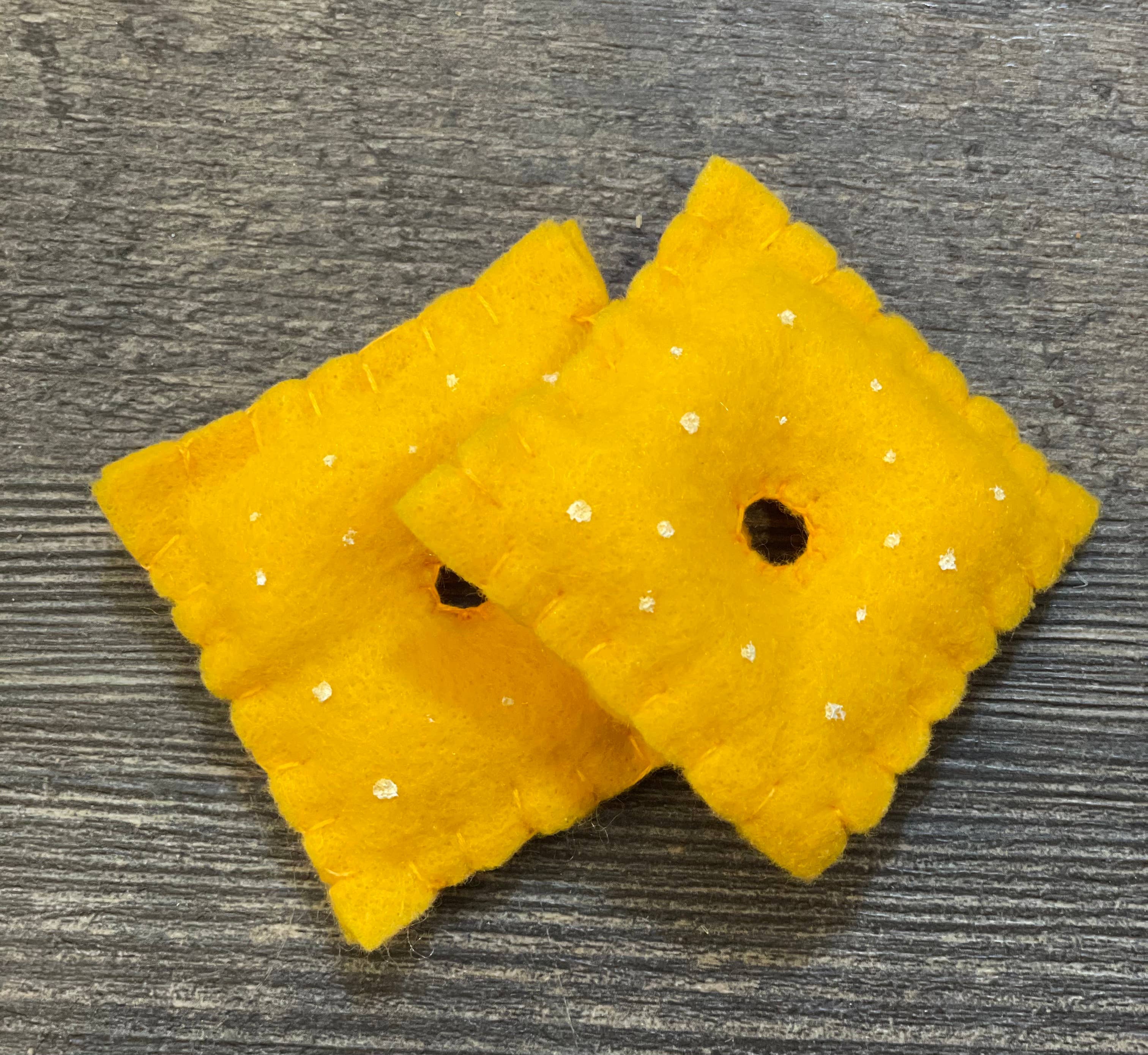 Cheeze cracker catnip toy