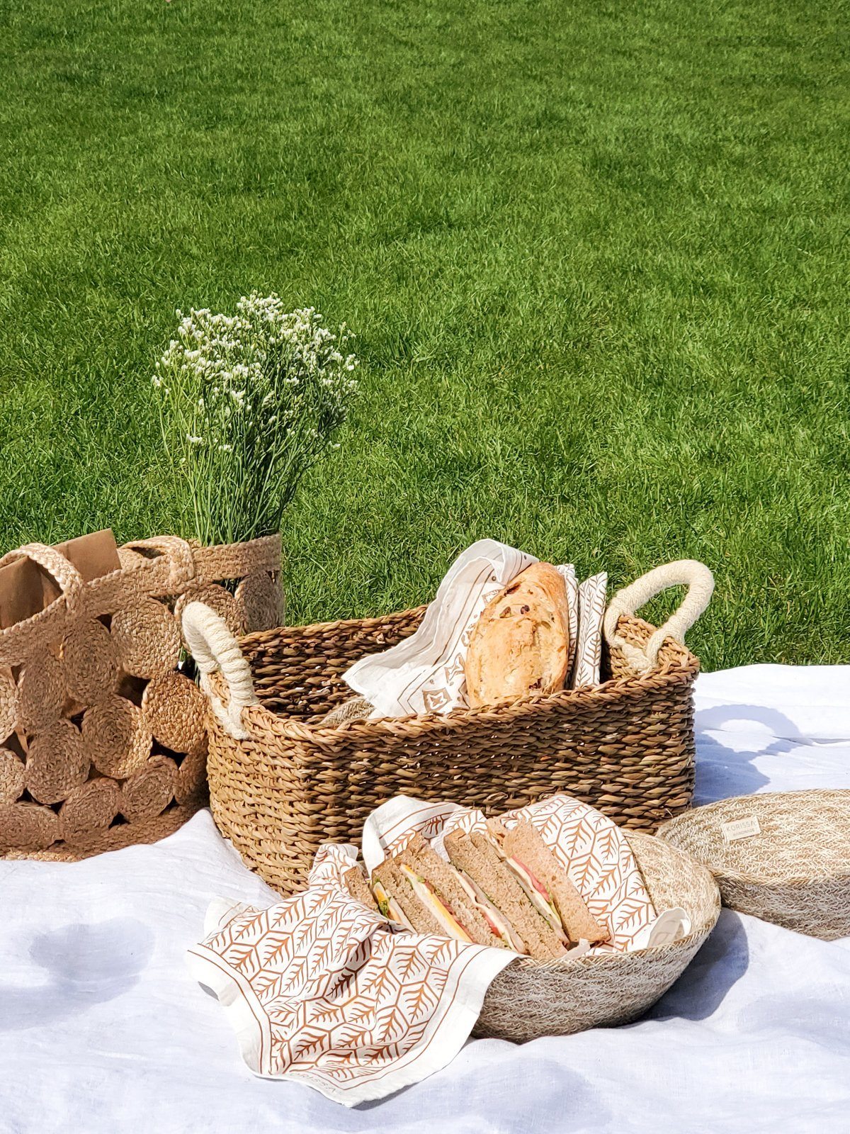 Agora Tabletop Plate Set