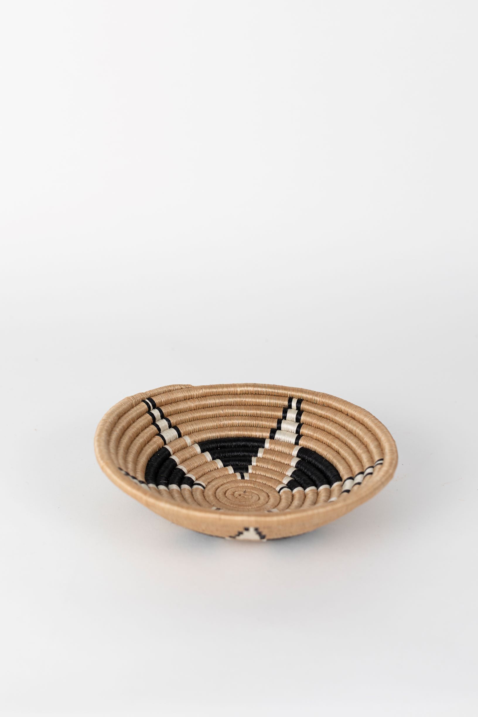 Boutique Vertex Woven Bowls