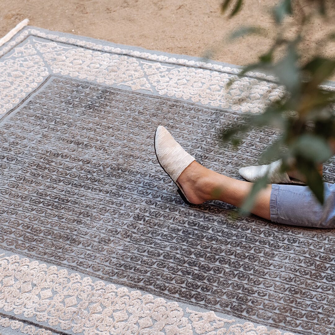 Grey Arabesque Hand-knotted Wool Carpet