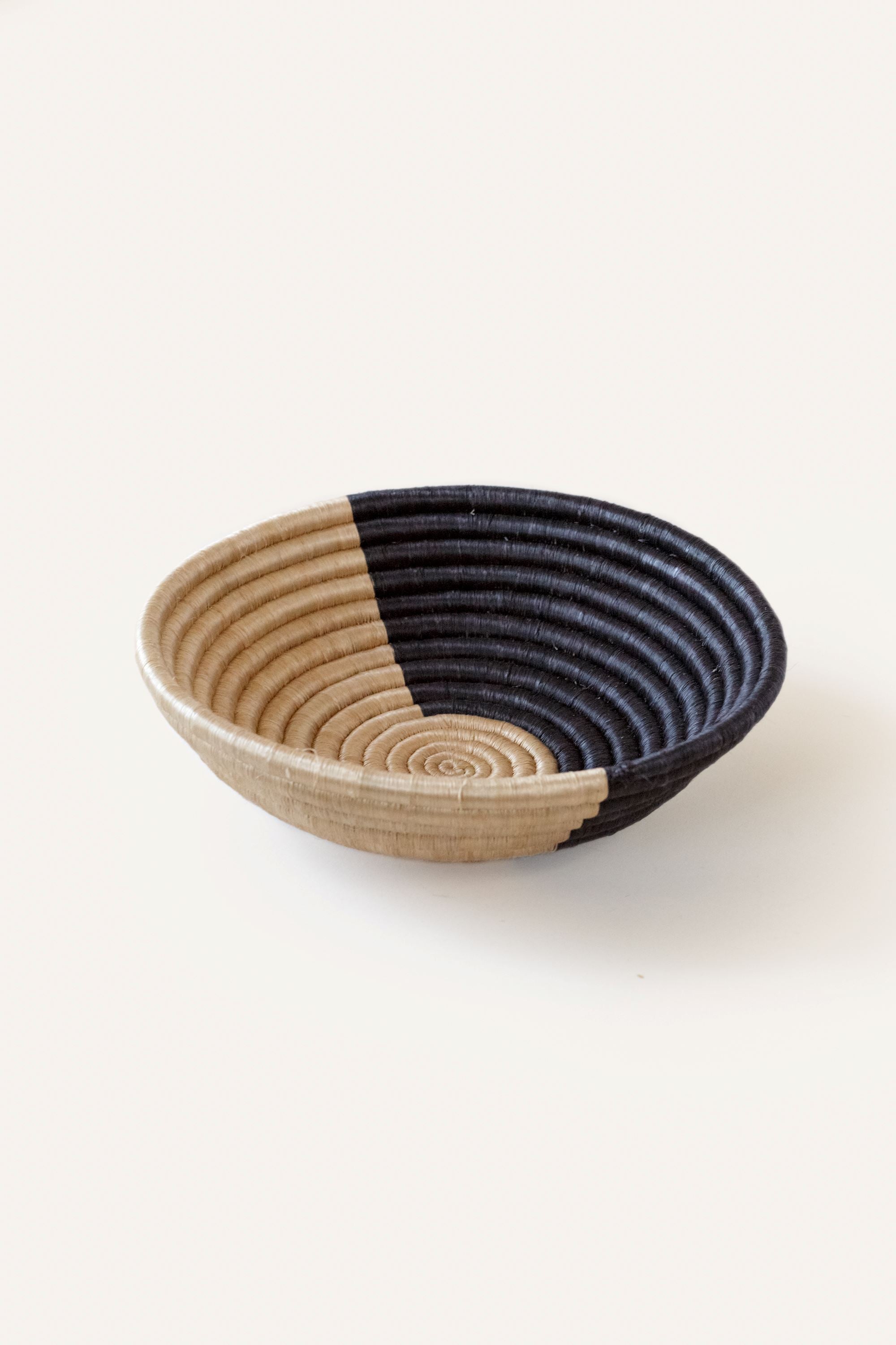 Akeza Plateau Black Bowl