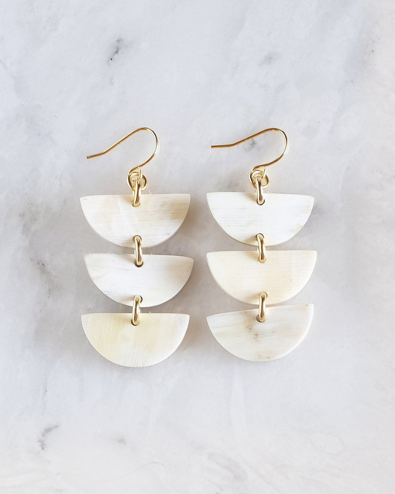 https://cdn.shopify.com/s/files/1/0012/6477/9327/t/164/assets/sustainable-mothers-day-gifts-hanoi-crescent-horn-earrings-1663359720792_1000x.png?v=1663359722