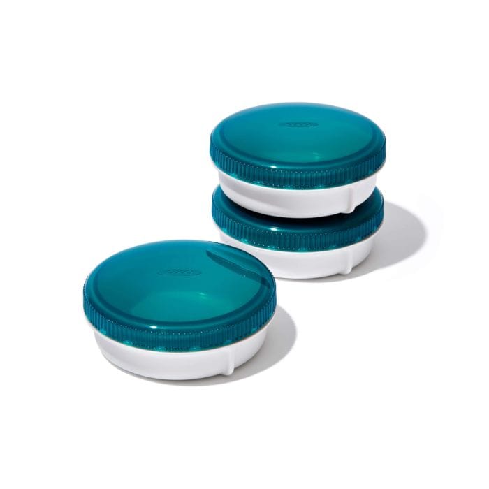 https://cdn.shopify.com/s/files/1/0012/7071/0307/files/oxo-food-storage-containers-oxo-good-grips-prep-go-condiment-keepers-29737330081827.jpg?v=1690769703&width=900